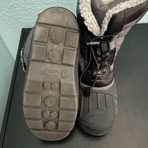 Boys snow boots, lightly worn size 5